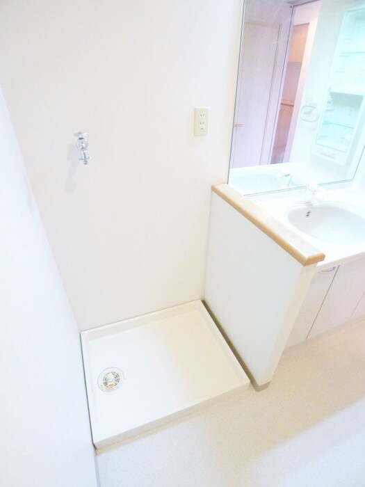 物件内観写真14　(洗濯機置場)