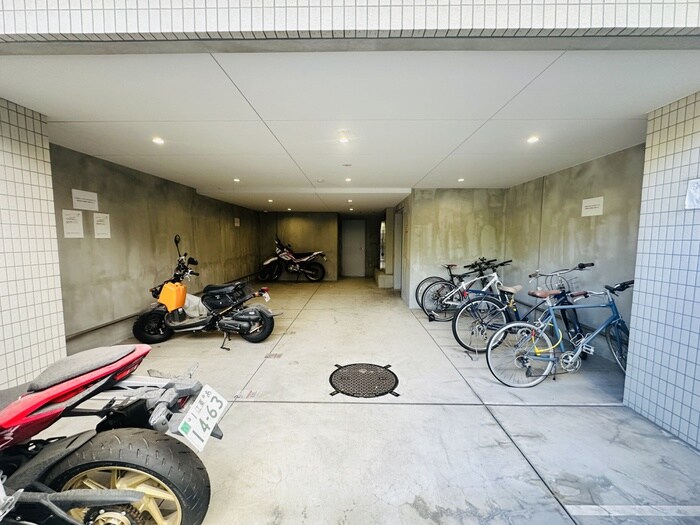 物件外観写真5　(駐輪場)