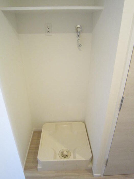 物件内観写真18　(洗濯機置場)