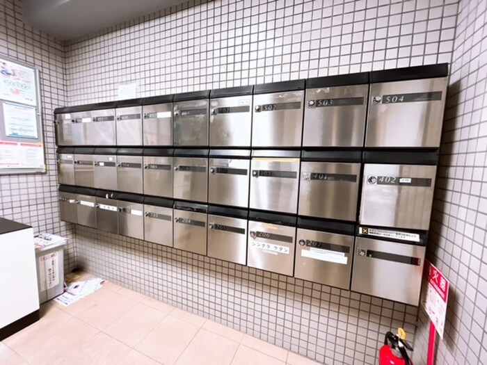 物件外観写真4　(エントランス部分)