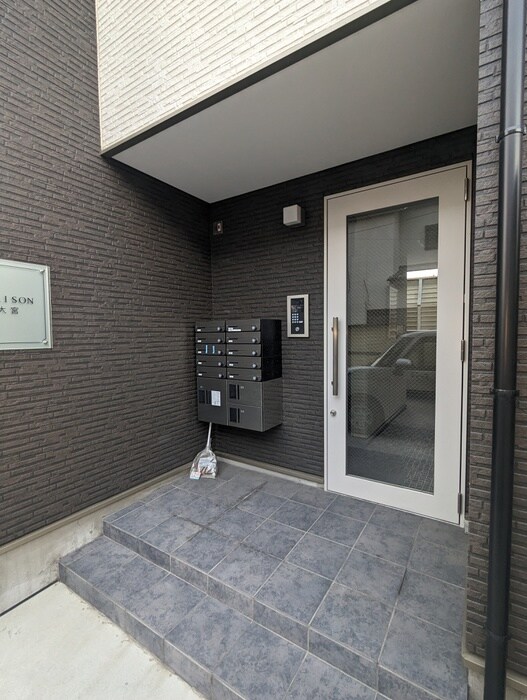 物件外観写真4　(エントランス部分)