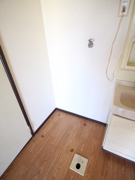 物件内観写真9　(洗濯機置場)