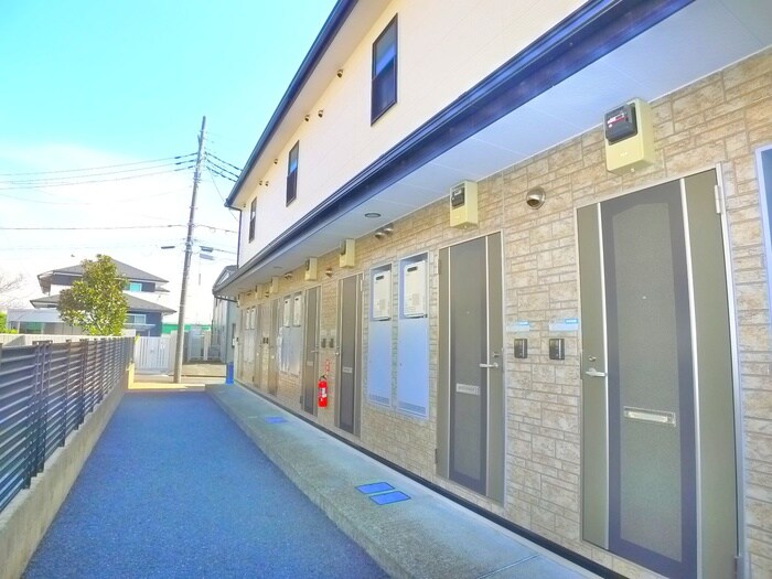 物件外観写真3　(エントランス部分)