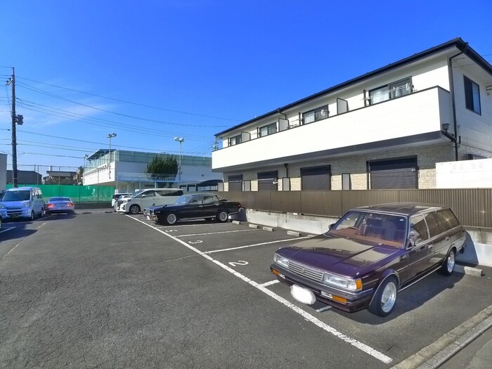 物件外観写真5　(駐車場)