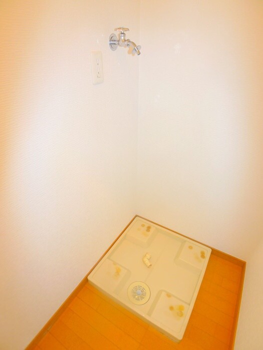 物件内観写真18　(洗濯機置場)