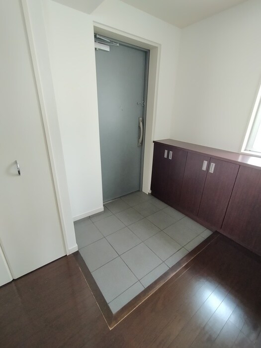 物件内観写真16　(玄関)