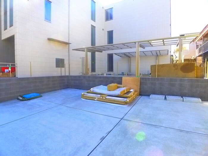 物件外観写真4　(駐車場)