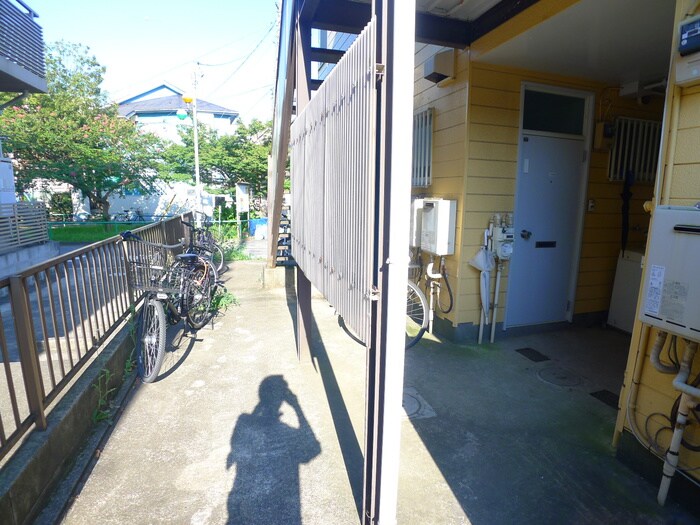 物件外観写真3　(エントランス部分)