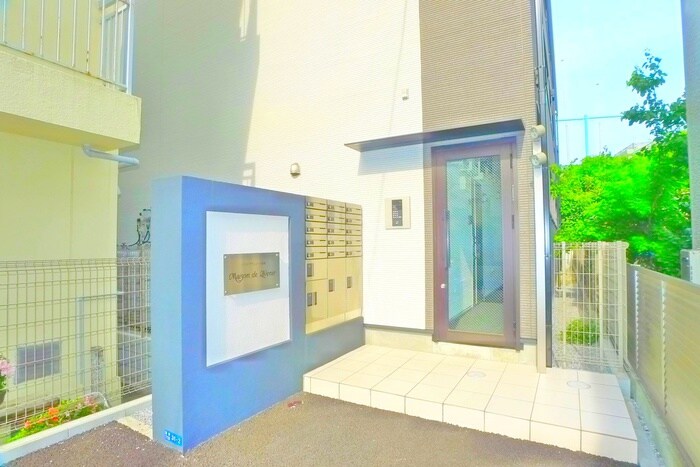 物件外観写真2　(エントランス部分)