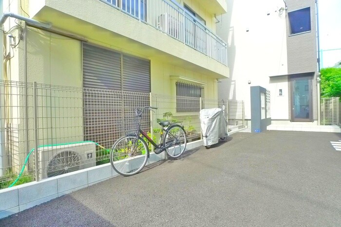 物件外観写真6　(駐輪場)
