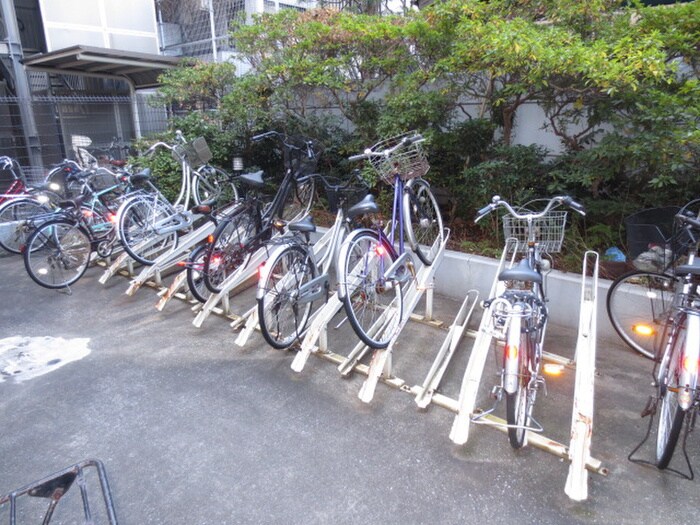 物件外観写真2　(駐輪場)