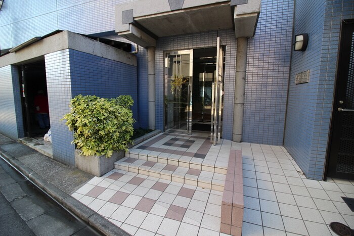 物件外観写真3　(エントランス部分)