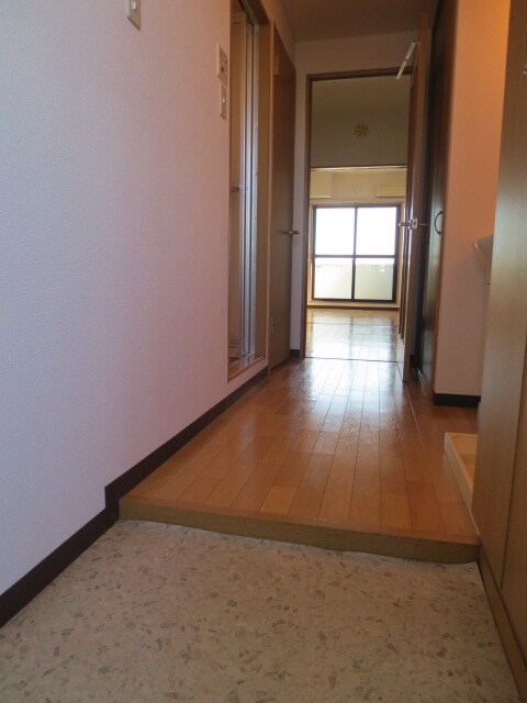 物件内観写真14　(玄関)