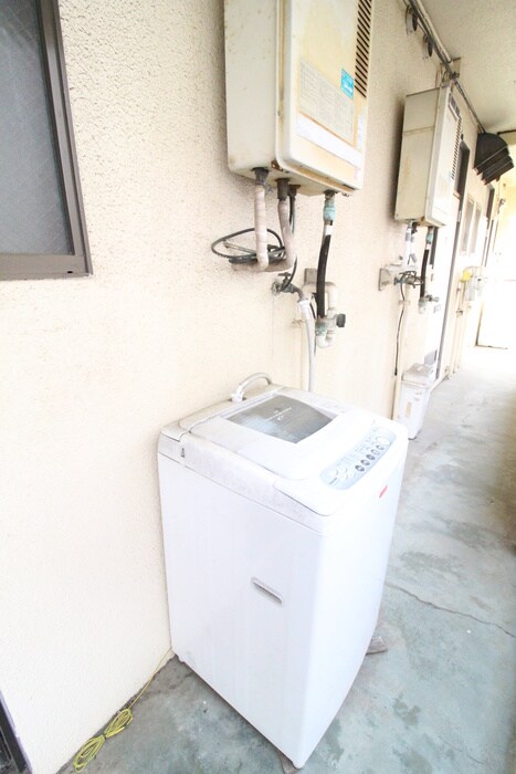 物件内観写真11　(洗濯機置場)