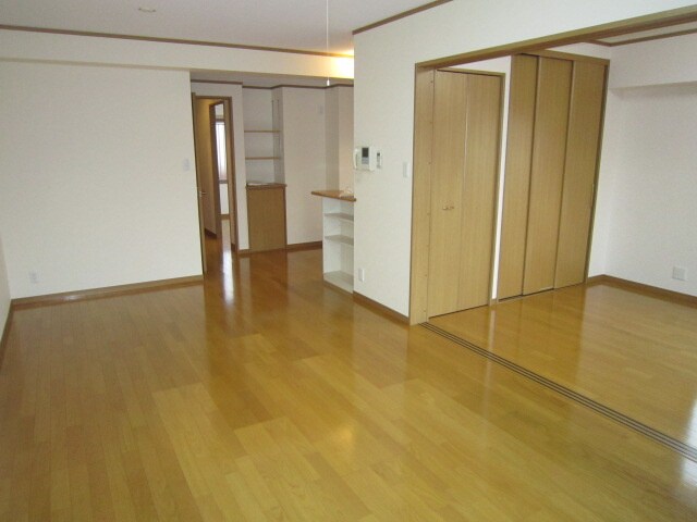 物件内観写真8　(室内からの展望)