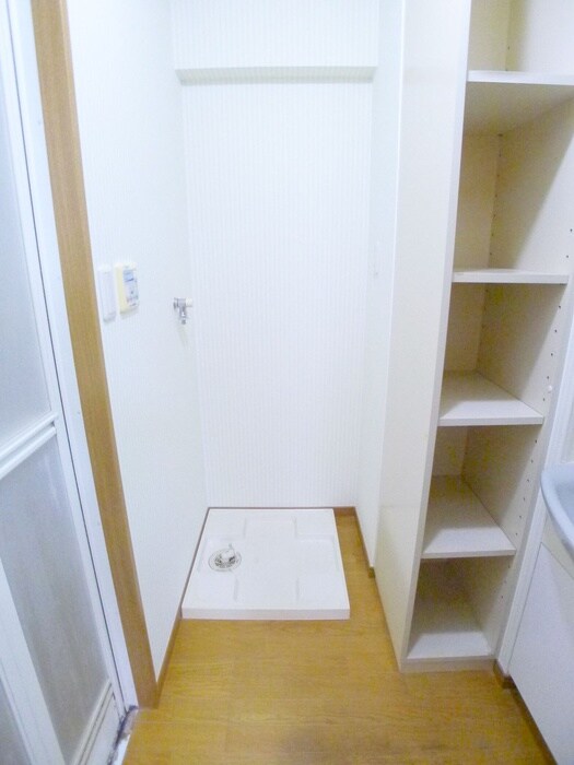 物件内観写真14　(洗濯機置場)