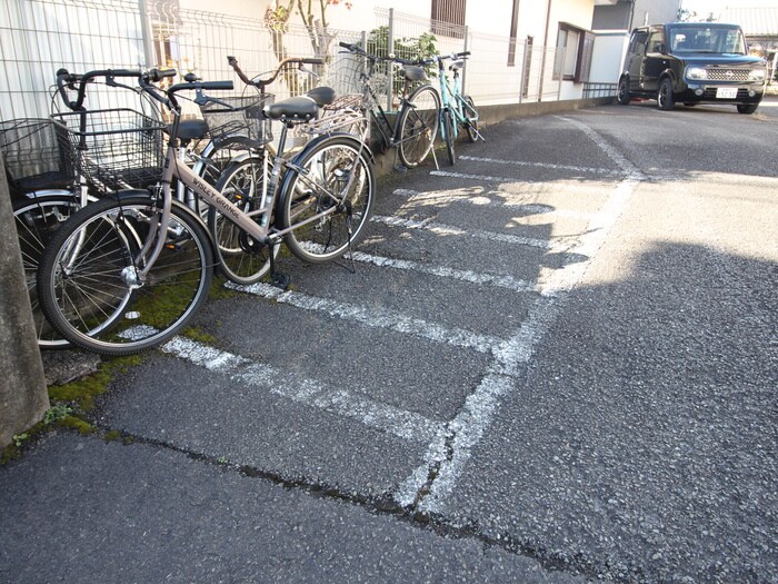 物件外観写真5　(駐輪場)