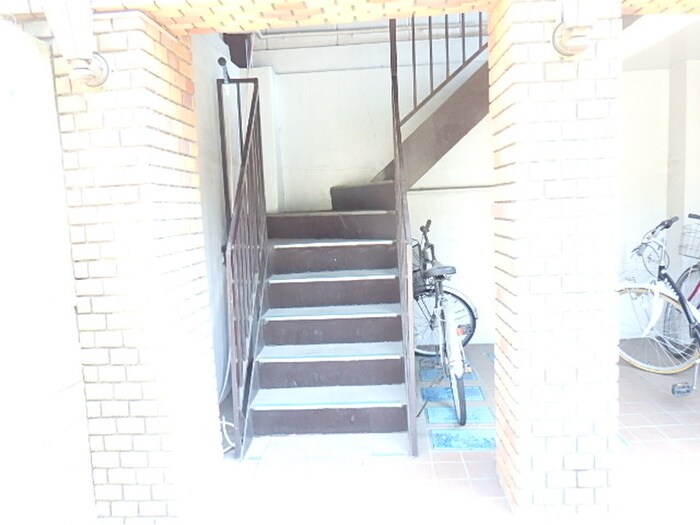 物件外観写真4　(エントランス部分)