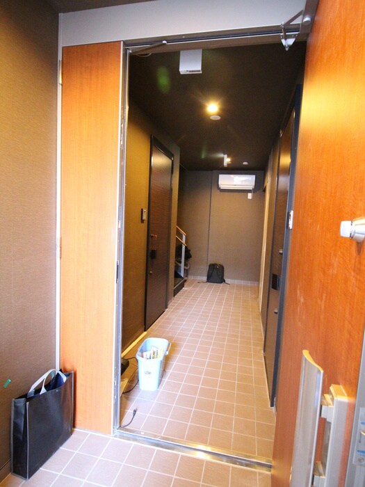 物件外観写真2　(エントランス部分)