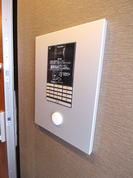 物件外観写真4　(エントランス部分)