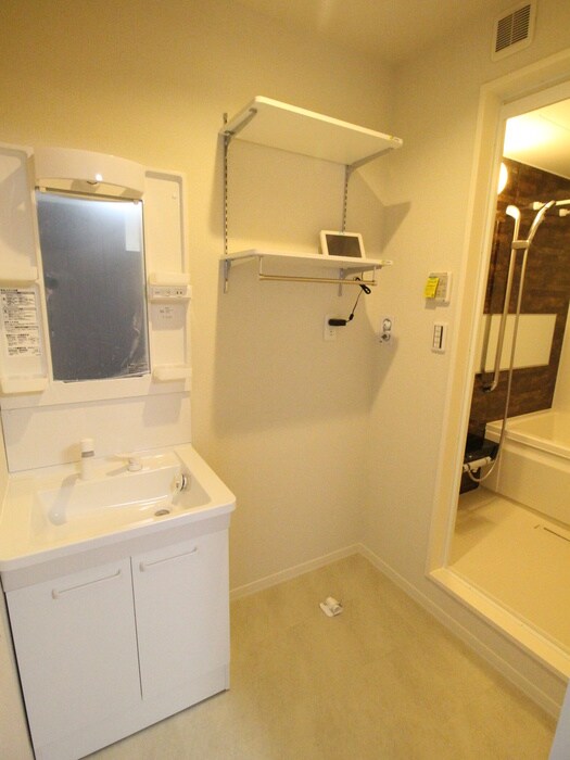 物件内観写真15　(洗濯機置場)