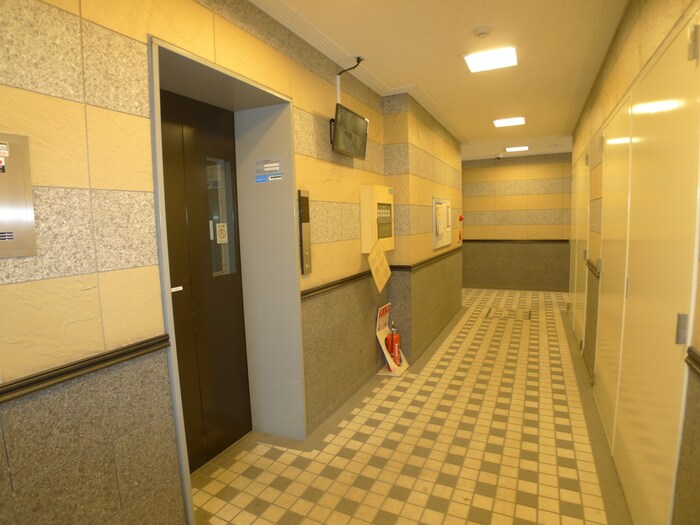 物件外観写真4　(エントランス部分)