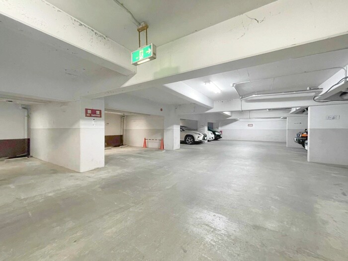 物件外観写真4　(駐車場)