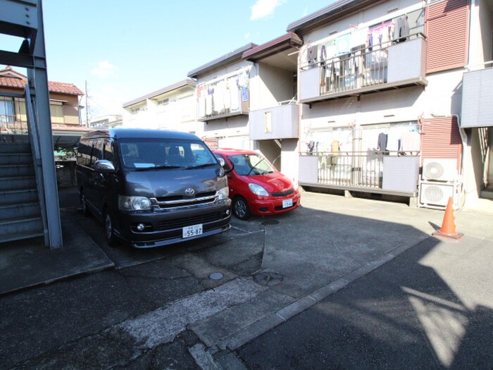 物件外観写真4　(駐車場)