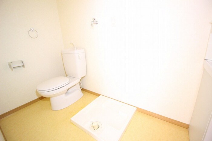 物件内観写真14　(洗濯機置場)