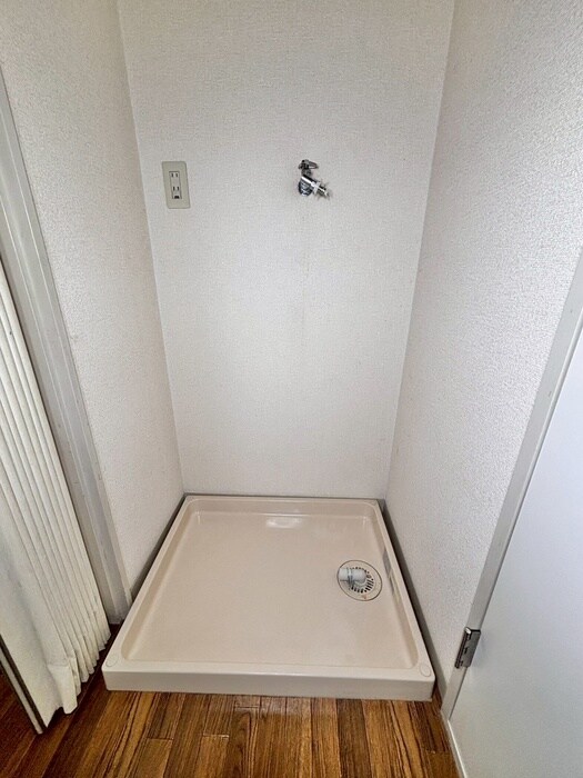 物件内観写真12　(洗濯機置場)