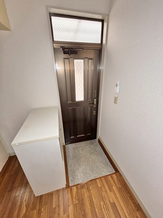 物件内観写真16　(玄関)