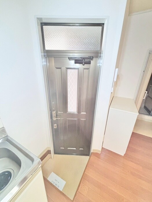 物件内観写真16　(玄関)