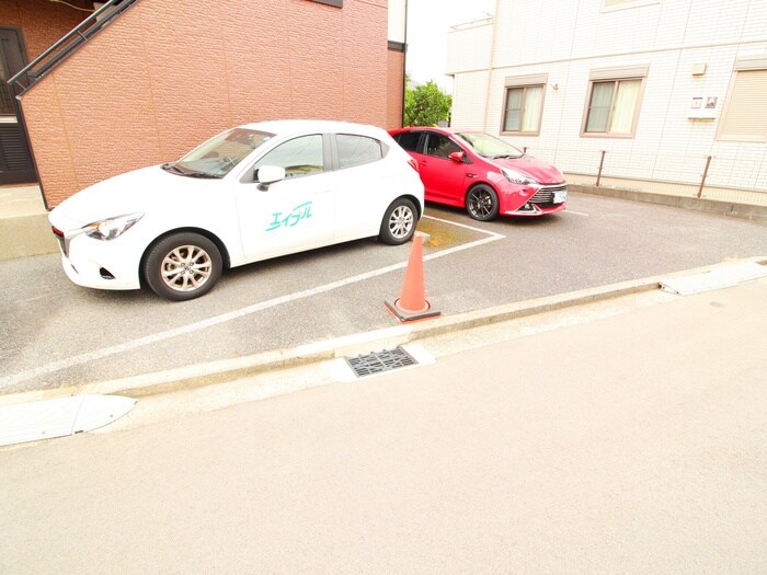 物件外観写真6　(駐車場)