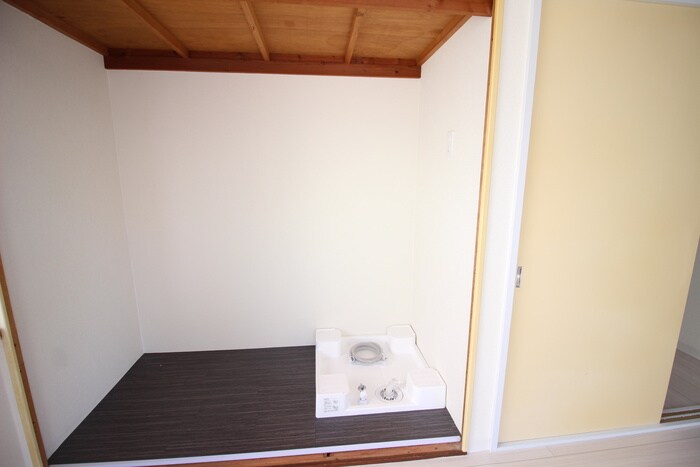 物件内観写真11　(洗濯機置場)
