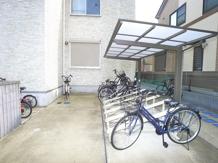 物件外観写真3　(駐輪場)