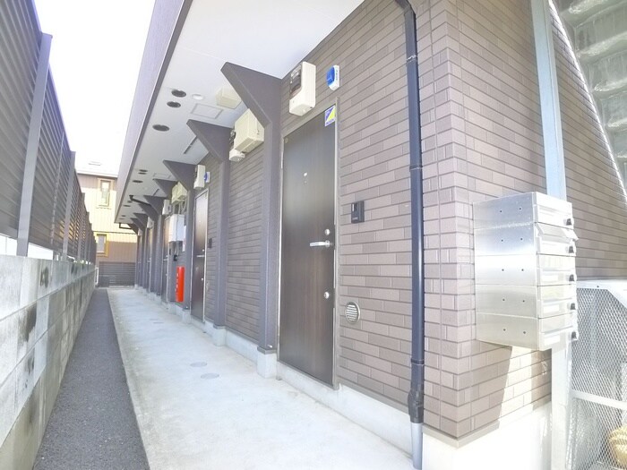 物件外観写真4　(エントランス部分)