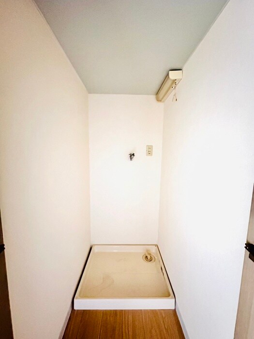 物件内観写真13　(洗濯機置場)