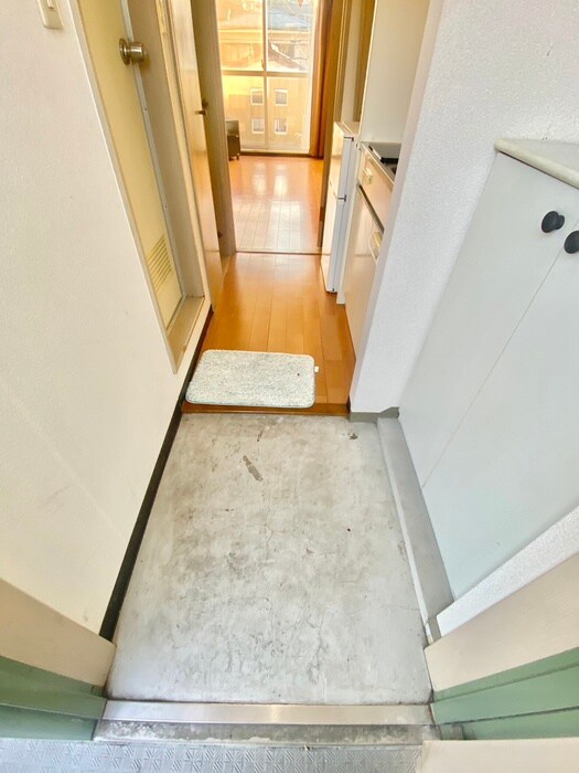 物件内観写真13　(玄関)