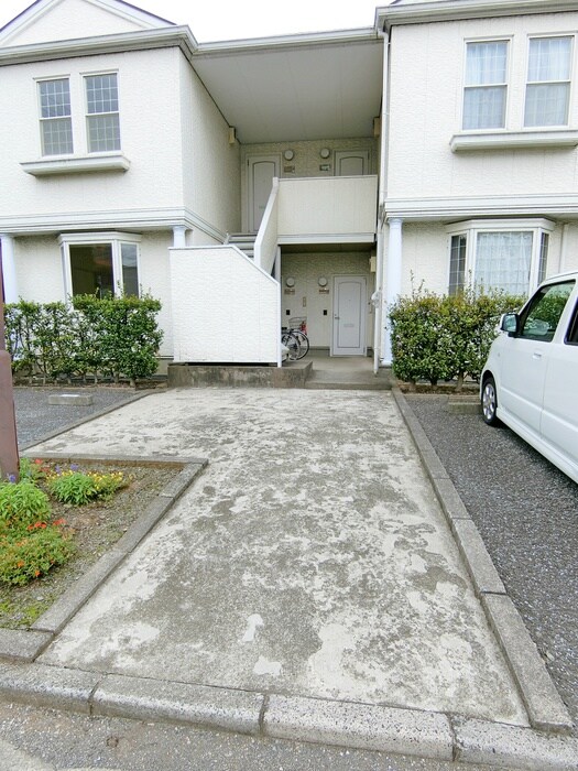 物件外観写真3　(エントランス部分)