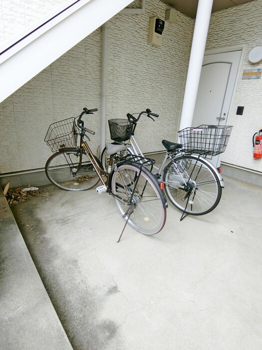 物件外観写真5　(駐輪場)