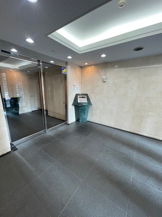 物件外観写真5　(エントランス部分)