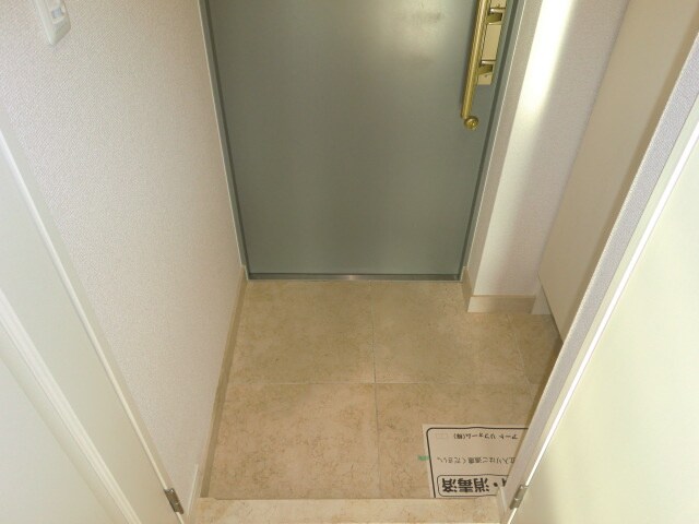 物件内観写真16　(玄関)