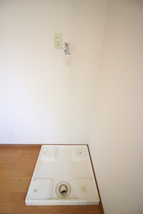 物件内観写真12　(洗濯機置場)