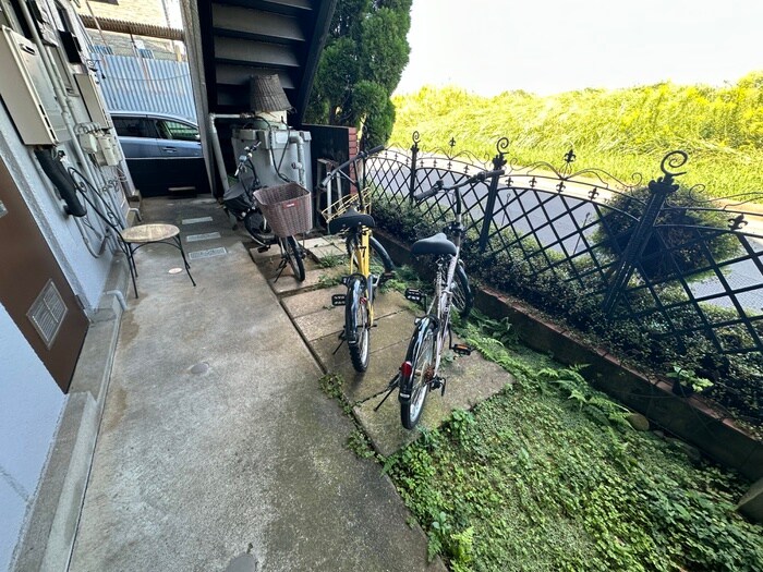 物件外観写真6　(駐輪場)