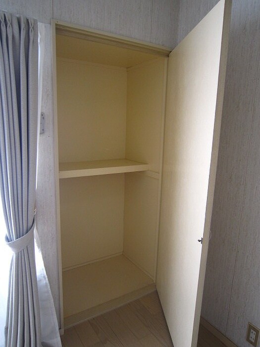 物件内観写真12　(収納)