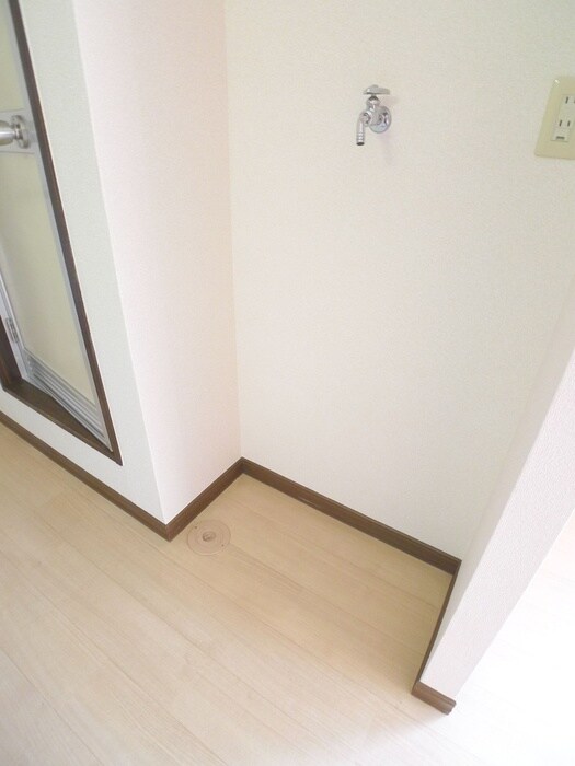 物件内観写真9　(洗濯機置場)