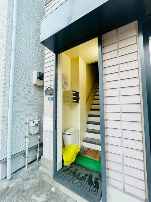 物件外観写真4　(エントランス部分)