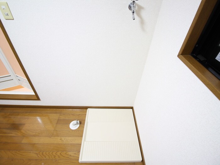 物件内観写真12　(洗濯機置場)