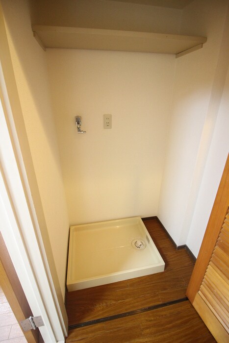 物件内観写真10　(洗濯機置場)