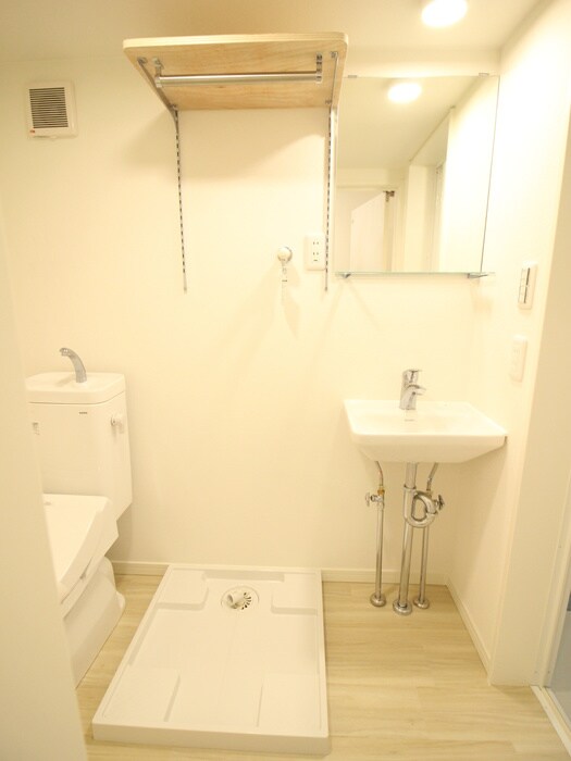 物件内観写真15　(洗濯機置場)